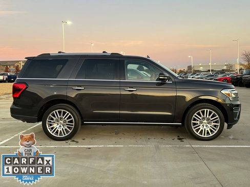 Used 2024 Ford Expedition Limited image 18
