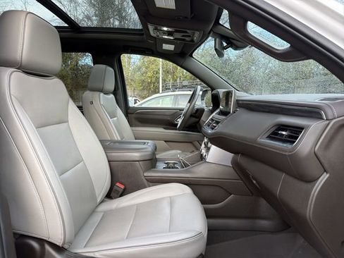 Used 2022 GMC Yukon SLT w/ SLT Premium Package image 24