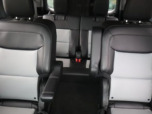 Used 2023 Ford Explorer XLT w/ Equipment Group 202A AWD/4WD image 18