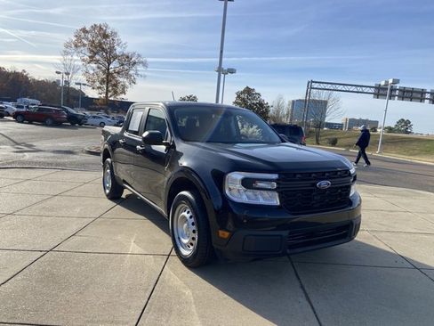 Used 2022 Ford Maverick XL image 2