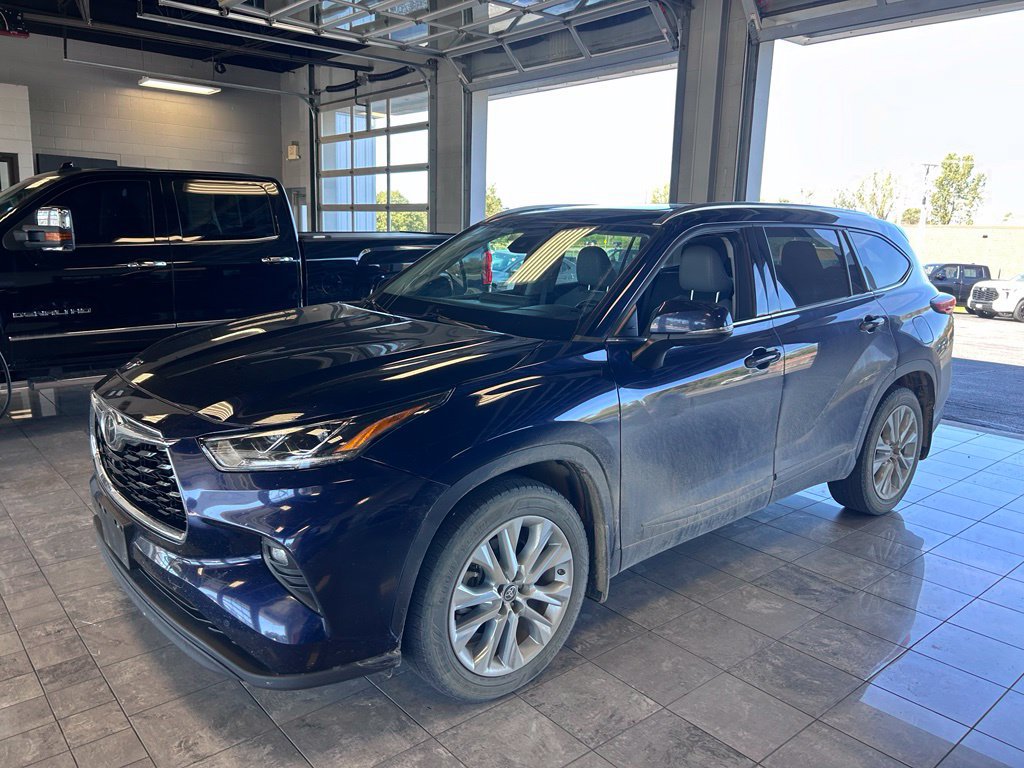 Used 2022 Toyota Highlander Limited AWD/4WD image 3