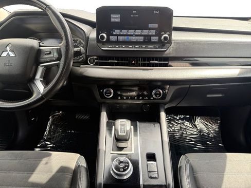 Used 2023 Mitsubishi Outlander SE AWD/4WD image 15