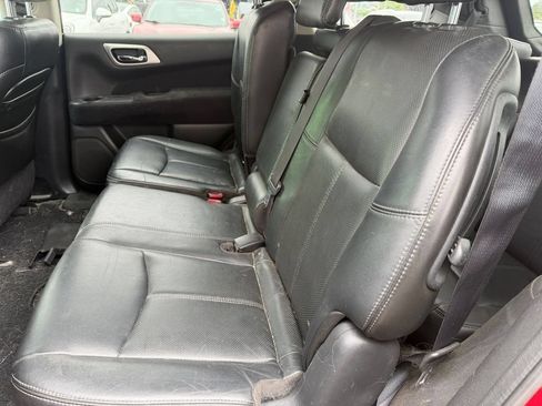 Used 2014 Nissan Pathfinder Platinum w/ Platinum Premium Package FWD image 4