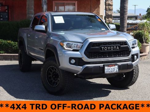 Used 2017 Toyota Tacoma TRD Off-Road RWD image 2