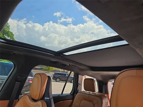 Used 2022 Lincoln Aviator Black Label w/ Class IV Trailer Tow Package image 25