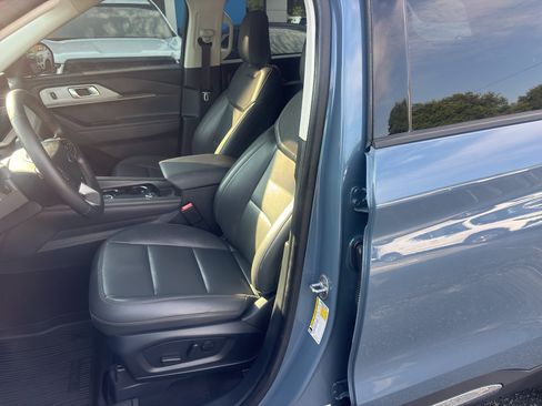 Used 2025 Ford Explorer Active w/ Active Comfort Package AWD/4WD image 12