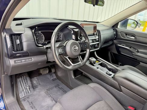 Used 2022 Nissan Pathfinder SV AWD/4WD image 10