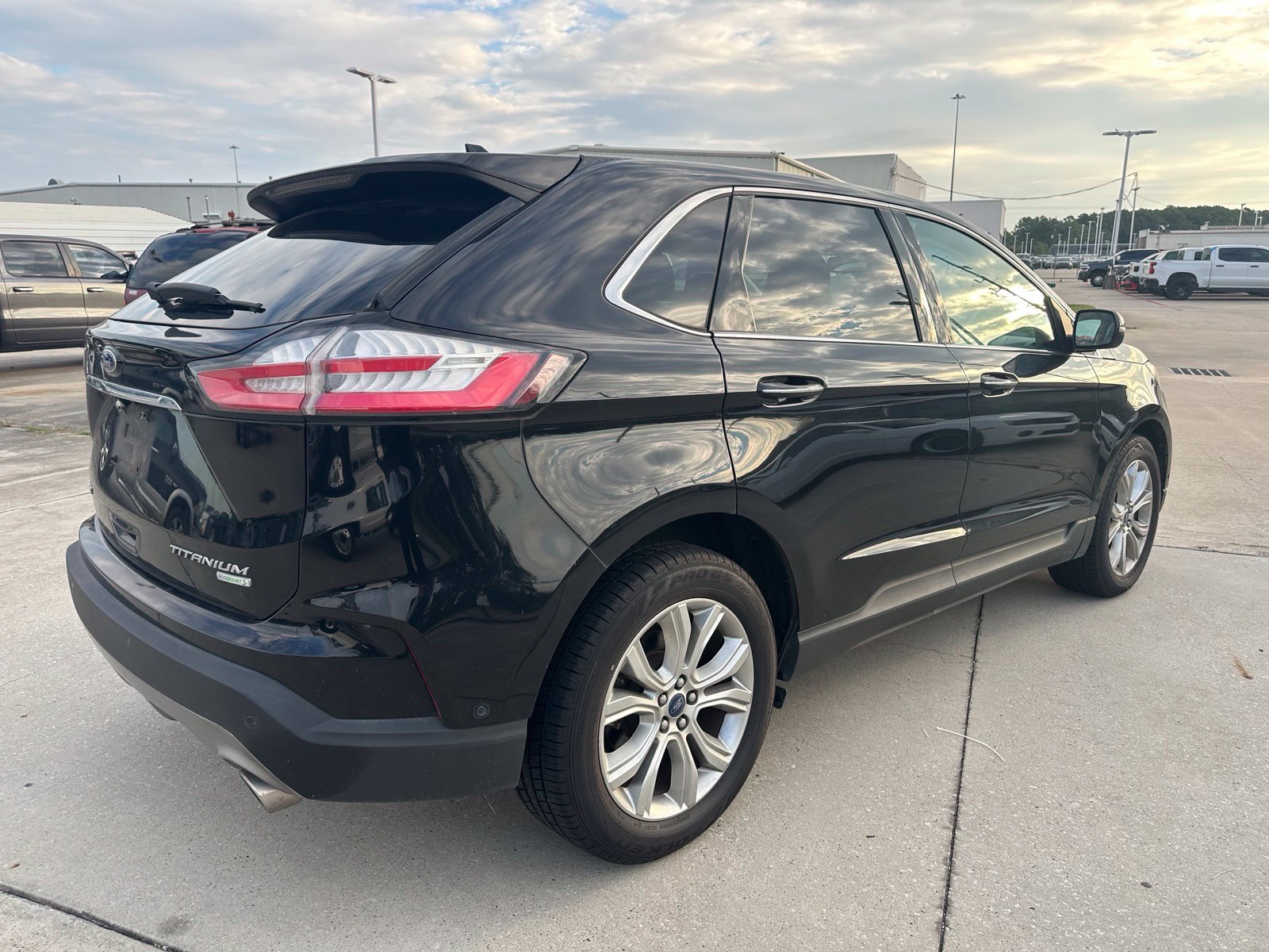Used 2019 Ford Edge Titanium w/ Equipment Group 301A FWD image 7