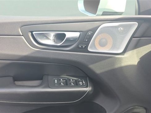 Used 2018 Volvo XC60 T6 R-Design w/ Convenience Package image 12