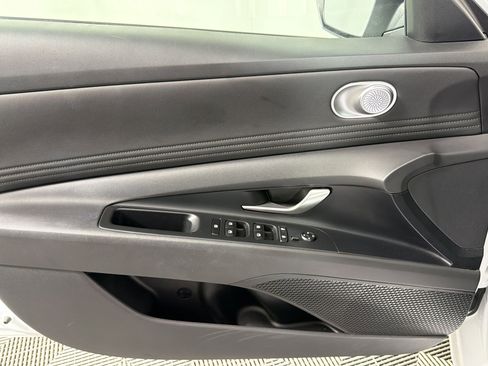 Used 2025 Hyundai Elantra SEL FWD image 11