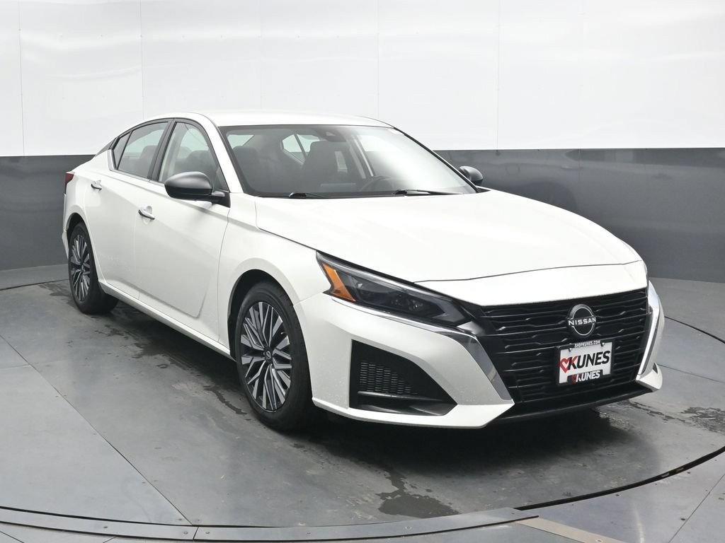 Used 2024 Nissan Altima 2.5 SV FWD image 4