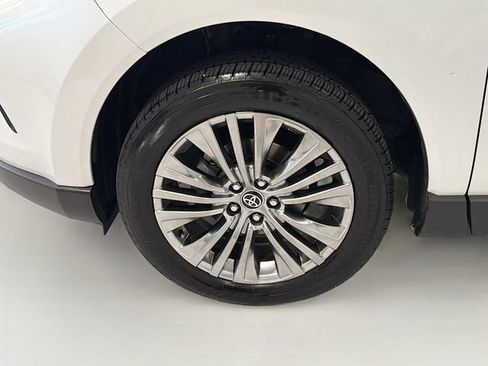 Used 2023 Toyota Venza XLE AWD/4WD image 25