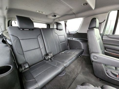Used 2018 Chevrolet Suburban LT image 8