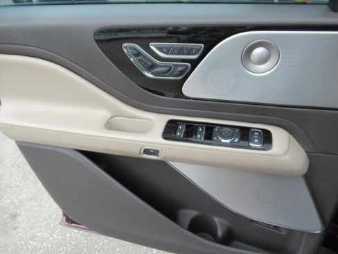 Used 2020 Lincoln Aviator Reserve w/ Equipment Group 201A image 26