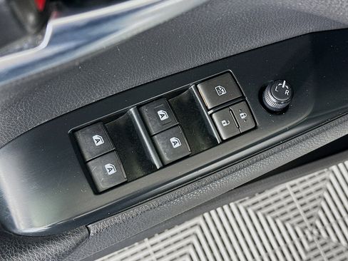 Used 2018 Toyota Camry SE FWD image 15