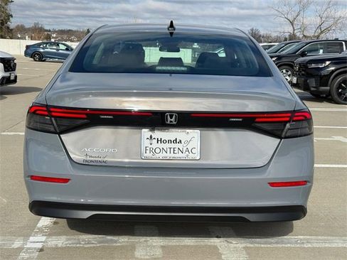 Certified 2025 Honda Accord SE image 5