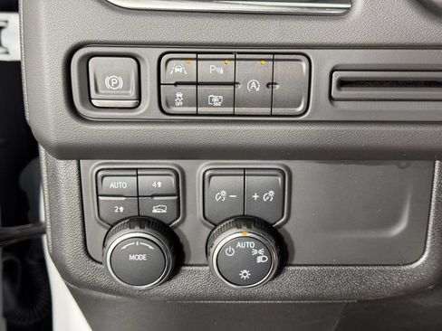 Used 2024 Chevrolet Suburban LT w/ Luxury Package AWD/4WD image 19