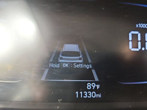 Certified 2025 Hyundai Venue SEL FWD image 18