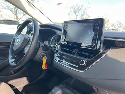 Used 2022 Toyota Corolla LE image 29