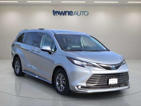 Used 2021 Toyota Sienna XLE AWD/4WD image 7