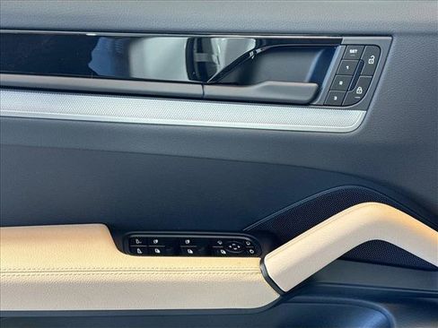 New 2026 Porsche Cayenne S AWD/4WD image 11