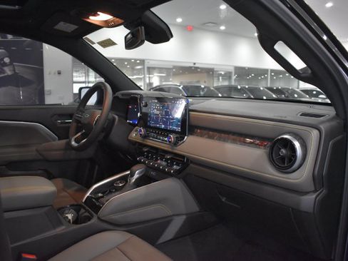 Used 2026 Chevrolet Colorado ZR2 w/ Technology Package AWD/4WD image 26