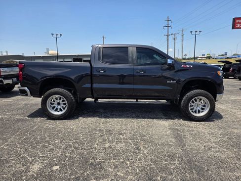 Used 2024 Chevrolet Silverado 1500 LT w/ Z71 Off-Road Package AWD/4WD image 7