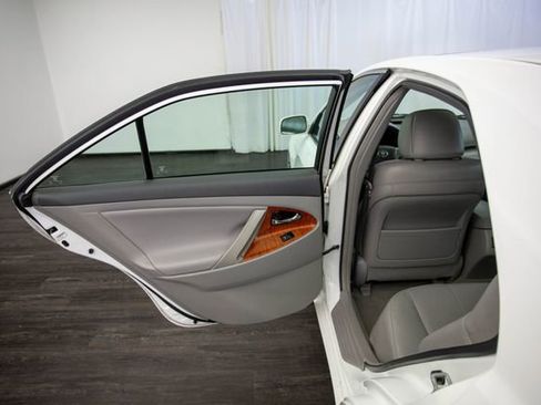 Used 2011 Toyota Camry XLE w/ XLE Extra-Value Pkg #2 image 22