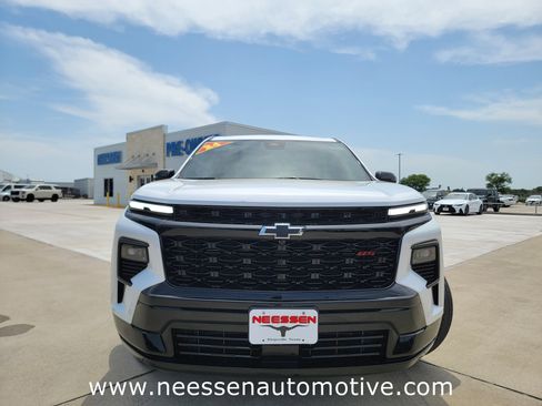 Used 2024 Chevrolet Traverse RS w/ LPO, Floor Liner Package FWD image 2