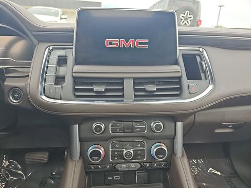 Used 2023 GMC Yukon XL SLT w/ SLT Premium Package AWD/4WD image 25