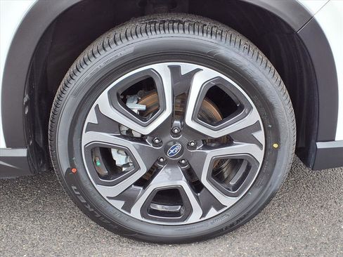 Certified 2024 Subaru Ascent Limited w/ Technology Package image 9