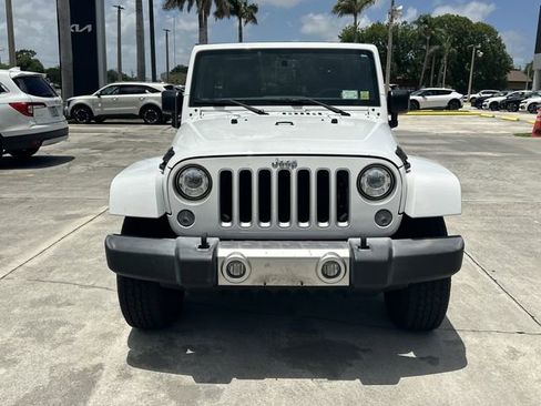 Used 2017 Jeep Wrangler Unlimited Sahara w/ Connectivity Group AWD/4WD image 3