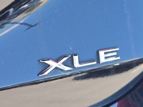 Used 2019 Toyota Avalon XLE w/ Moonroof Package FWD image 19