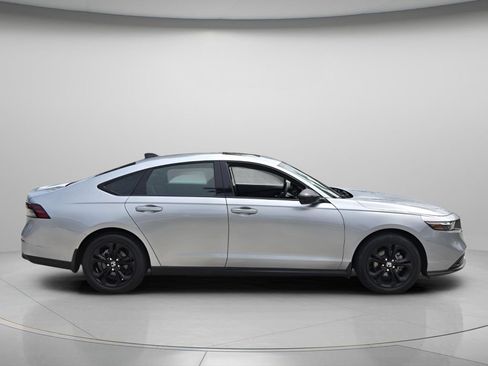 Used 2025 Honda Accord SE image 3