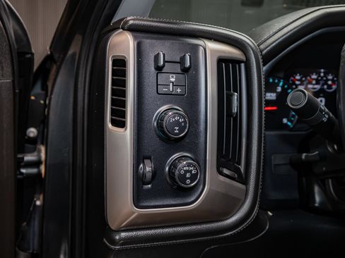 Used 2017 GMC Sierra 2500 Denali w/ Duramax Plus Package AWD/4WD image 16