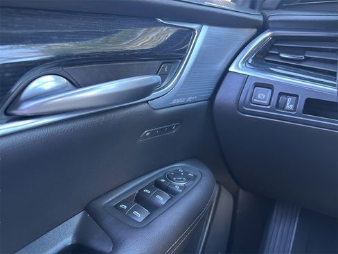 Used 2025 Cadillac XT5 Premium Luxury image 27