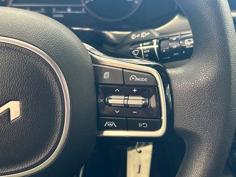 Used 2023 Kia Sorento LX FWD image 30