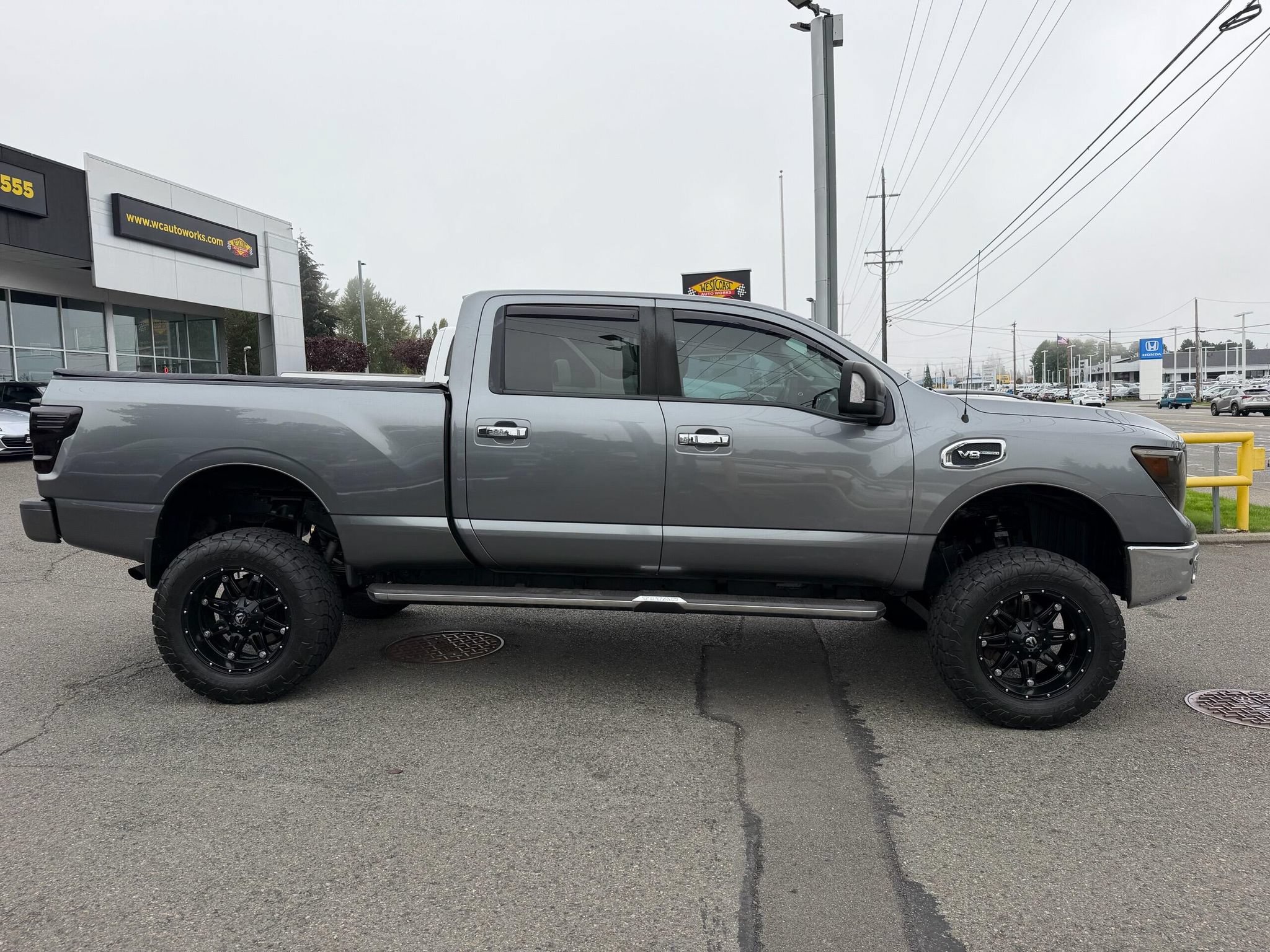 Used 2017 Nissan Titan SV AWD/4WD image 19