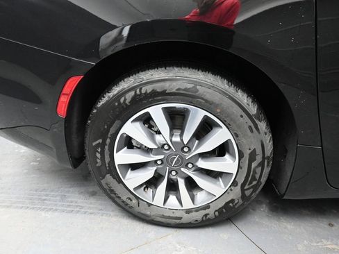 Used 2024 Chrysler Pacifica Select image 16