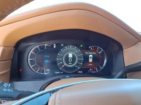 Used 2017 Cadillac Escalade Platinum AWD/4WD image 13
