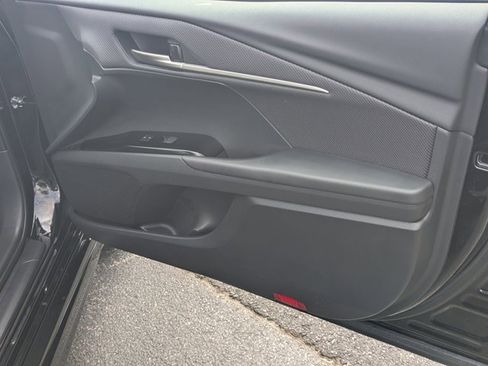 Used 2025 Toyota Camry SE image 13