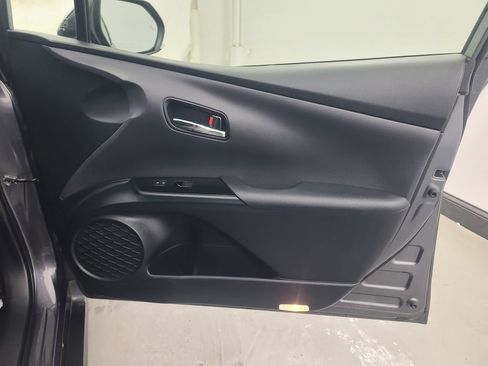 Used 2022 Toyota Prius LE image 13