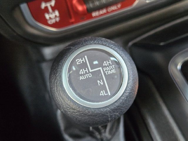 Used 2024 Jeep Wrangler Unlimited AWD/4WD image 23