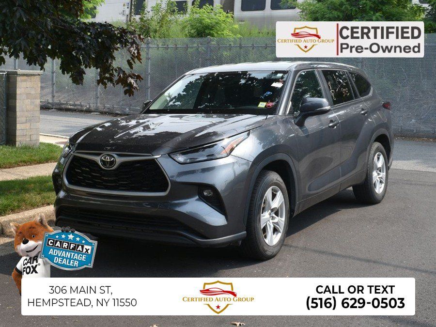 Used 2025 Toyota Highlander LE FWD image 1