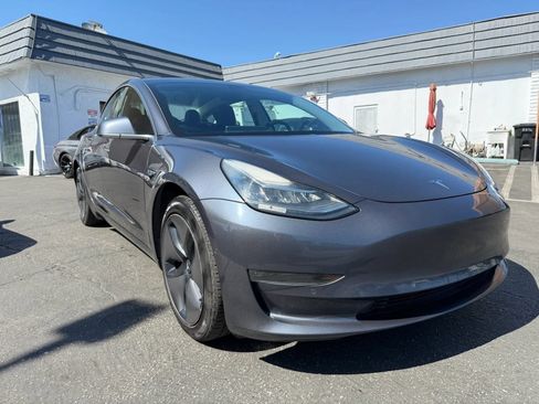 Used 2018 Tesla Model 3 Long Range RWD image 9