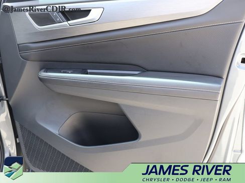 Used 2024 Volkswagen Atlas Cross Sport SE FWD image 8