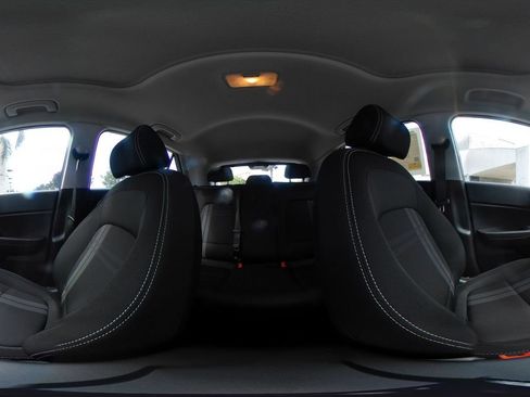 Used 2025 Hyundai Venue SEL FWD image 41