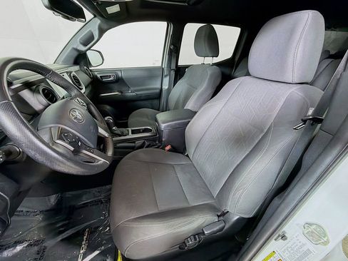 Used 2017 Toyota Tacoma TRD Off-Road image 12