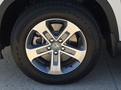 Used 2025 Honda Pilot EX-L image 11