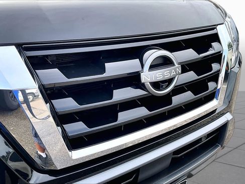 Used 2023 Nissan Armada Platinum w/ Captain's Chairs Package RWD image 30